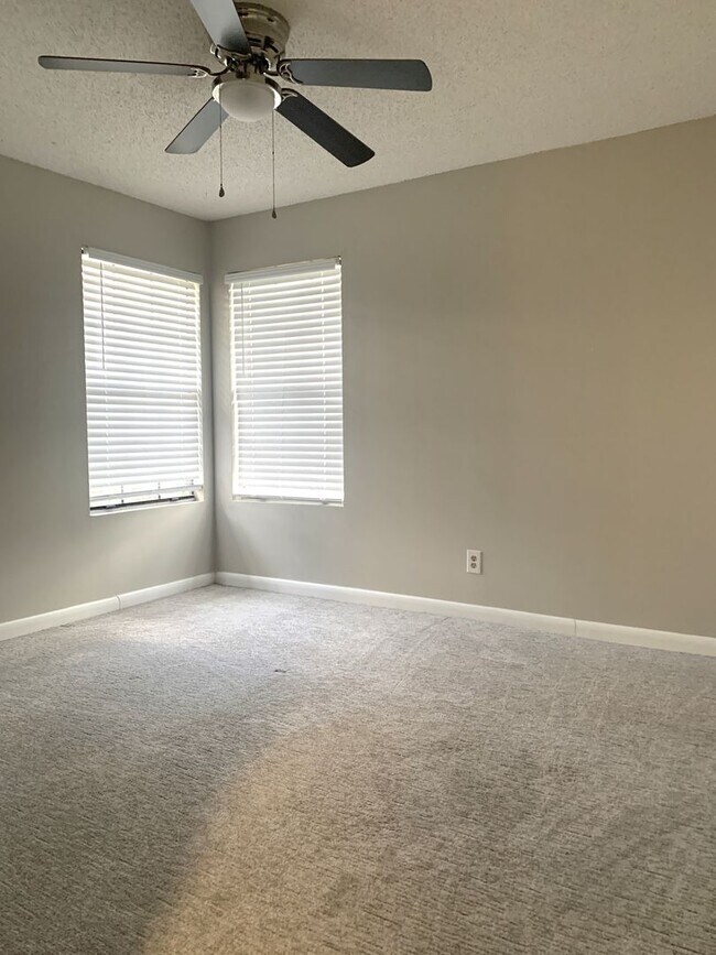 Building Photo - 1 bed/1bath at Lakewood Park Condominium i...