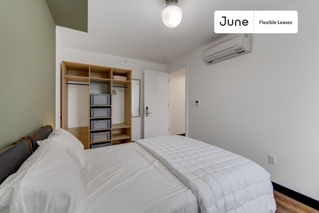 Building Photo - Nice Private ROOM in Williamsburg