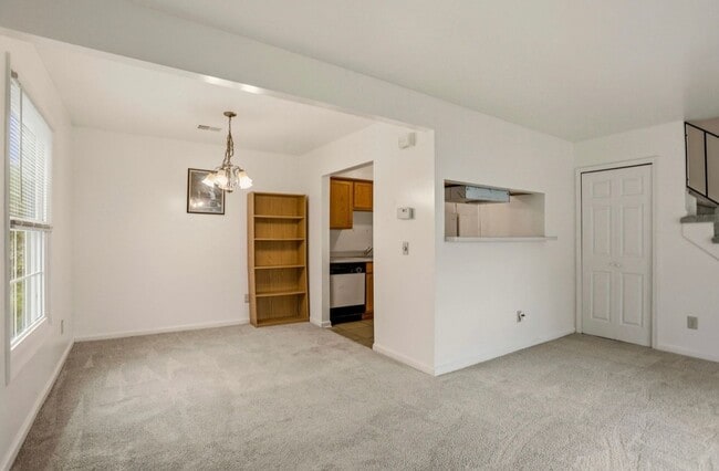Building Photo - Updated 2 Bedroom Condo for Rent in Saginaw Township