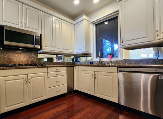 Foto del edificio - 2 Bedroom Condo in Tiburon