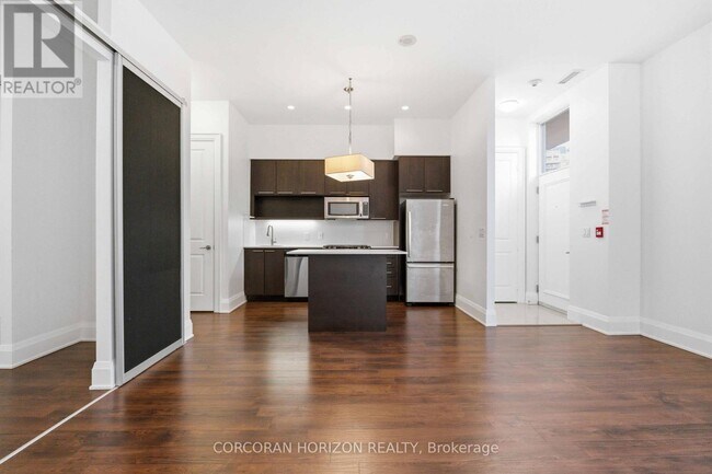 Photo du bâtiment - 100 Harrison Garden Blvd