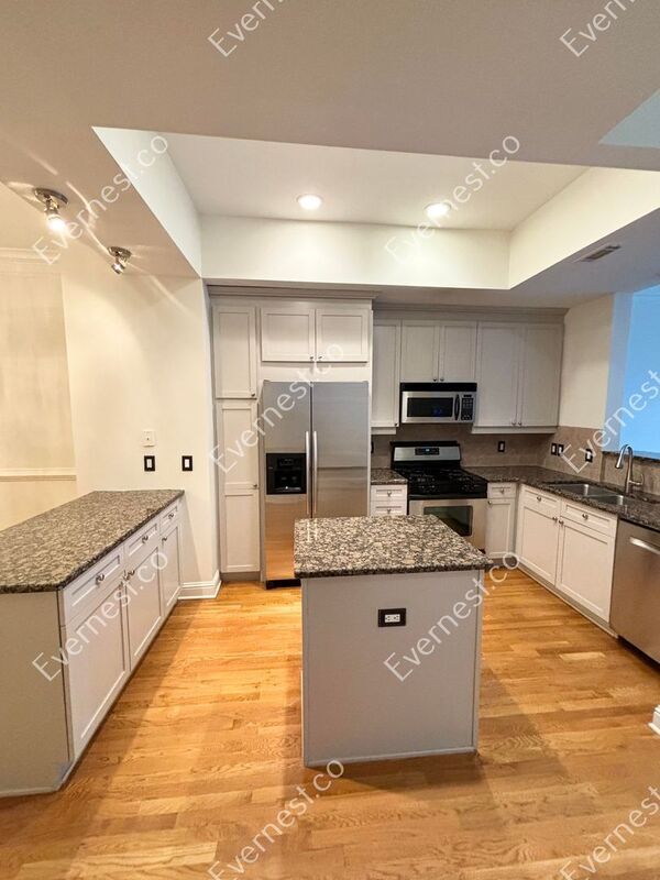 Building Photo - 3275 Buckhead Forest Mews