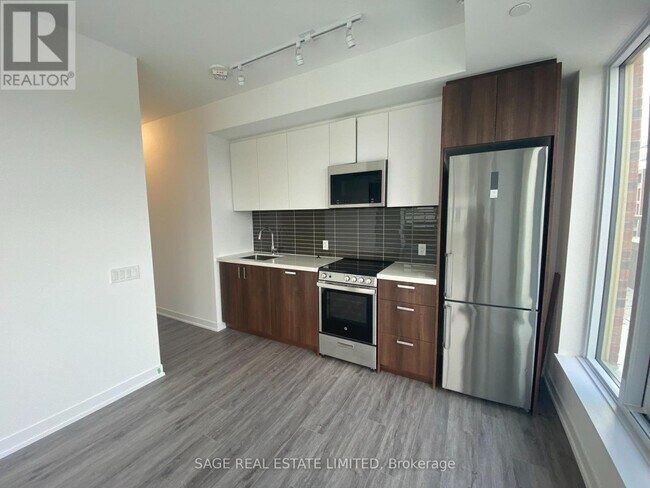 Photo du bâtiment - 1787-1787 St Clair Ave W