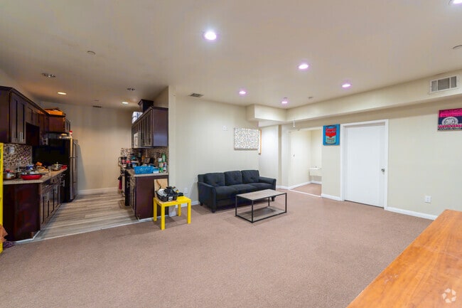 4BR, 2BA - Living Room - Glendale Terrace Apartments - AC Townhomes LLC