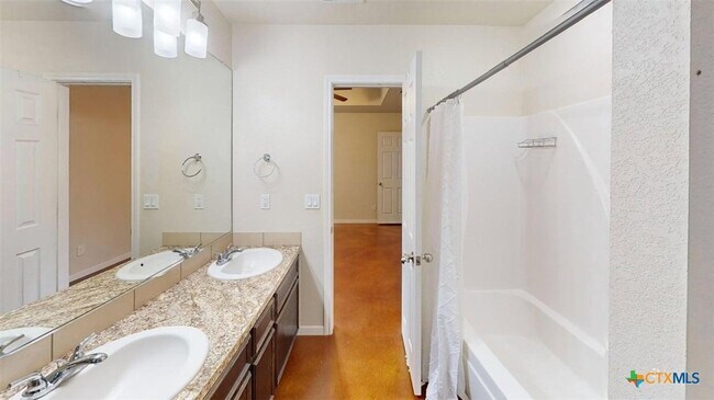 Building Photo - 1909 Chiricahua Trce