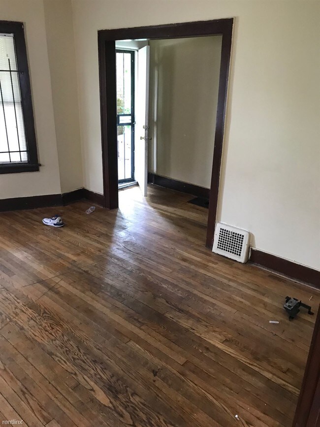 Foto del edificio - 2 br, 1 bath Flat - 2912 Whitney St