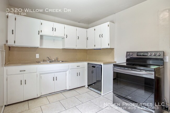 Building Photo - 3320 Willow Creek Dr
