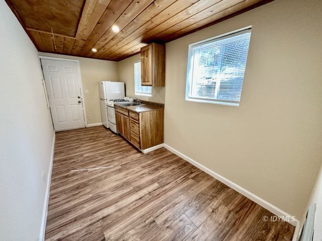 Building Photo - Cute Affordable Studio