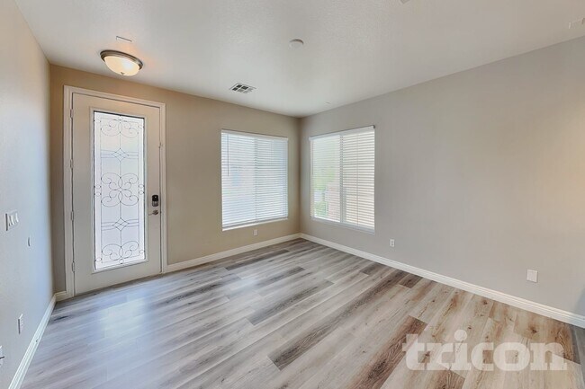 Foto del edificio - 1686 Tristan Flower Ave