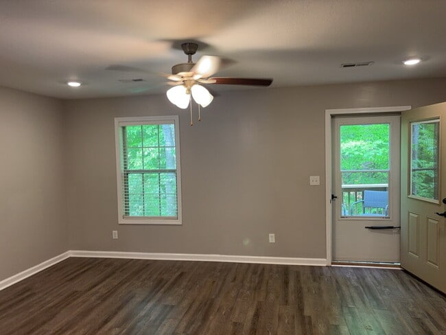 Foto del edificio - Gated Sango Townhome- Prime Location for Commutes