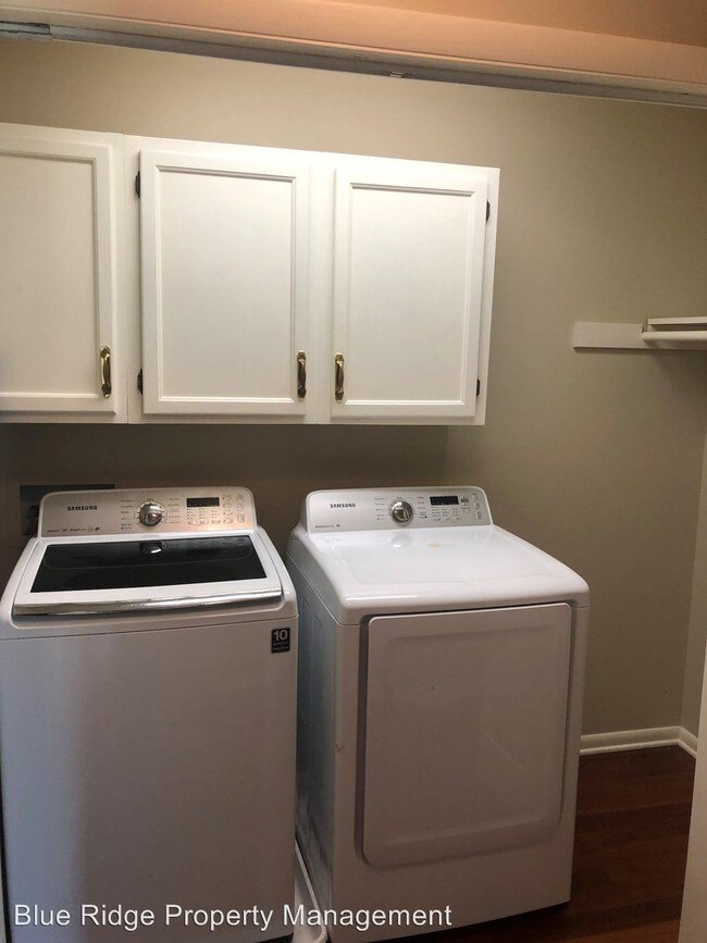 Foto del edificio - 3 br, 2 bath House - 3600 Crest Road