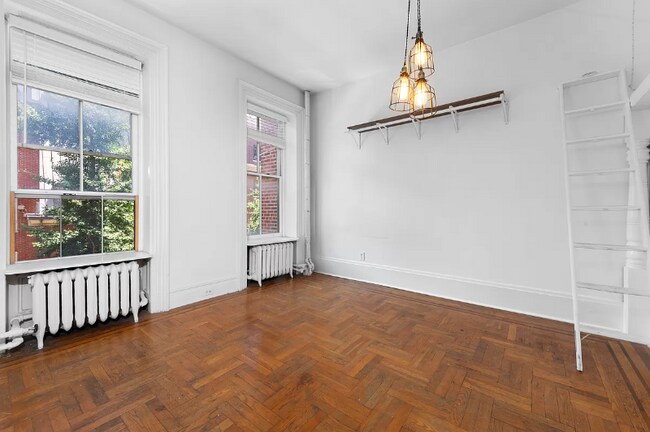 Building Photo - 34 Beekman Pl