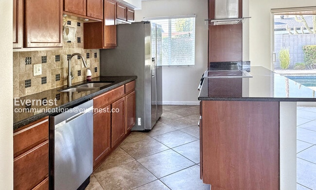 Foto del edificio - 8726 E Bonnie Rose Ave