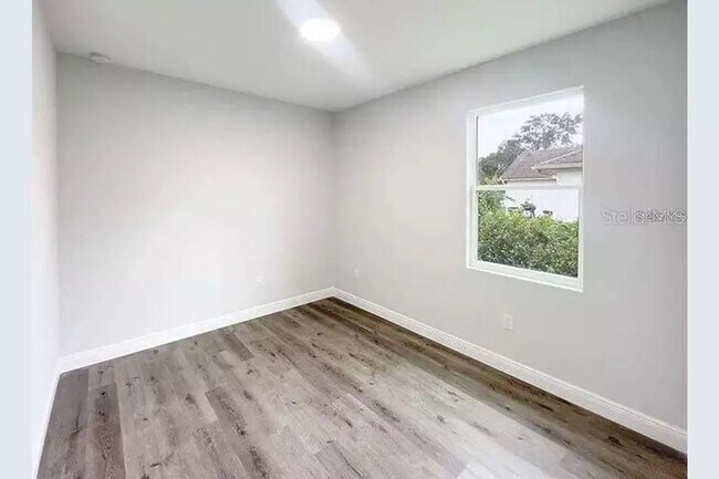 Building Photo - AMAZING new home has all the extras you ha...