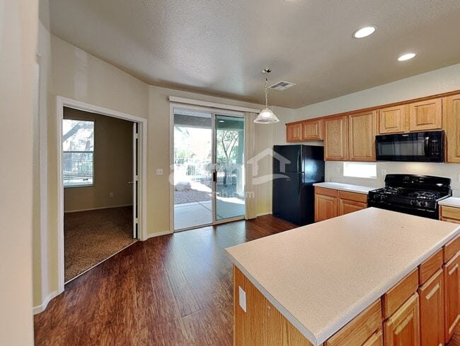 Foto del edificio - 8802 Salvestrin Point Ave