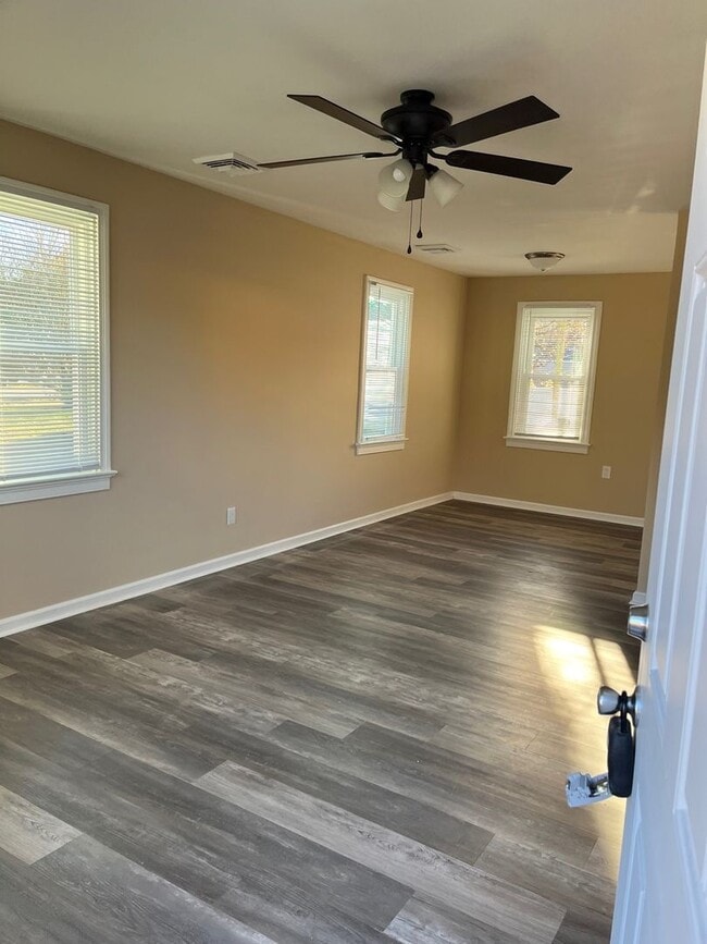 Photo - 3 Bedroom | 2 Bath | 1,098 Sq Ft | Updated Interior House