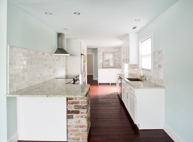 Foto del edificio - Renovated Classic Charleston Home