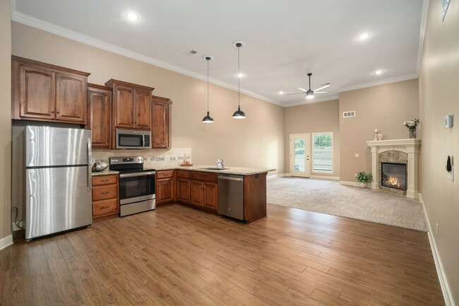 Building Photo - 12353 Fox Creek Dr