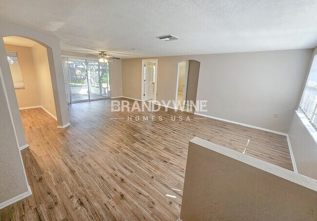 Foto del edificio - **1 MONTH FREE HOLIDAY SPECIAL!!** Market ...
