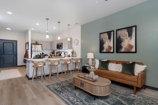 1 habitación, 1 baño - 741 pies cuadrados - Cocina y sala de estar - The Flats of River Ridge