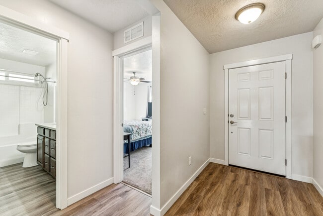 Building Photo - 4233 N Price Ave