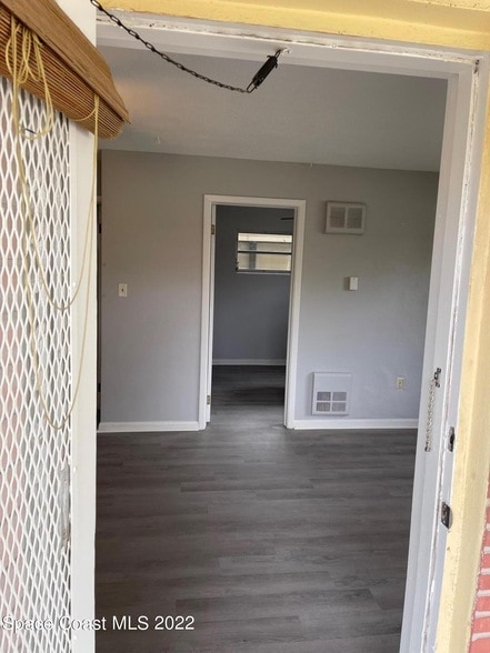 Foto del edificio - 2095 Pineapple Ave