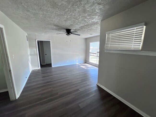 Foto del edificio - 5831 Belneath St