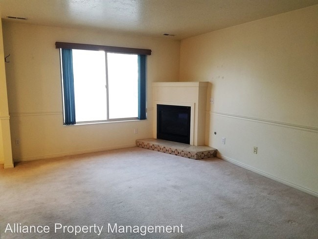 Building Photo - 3 br, 1.5 bath House - 438 E Rosewood Ln #26