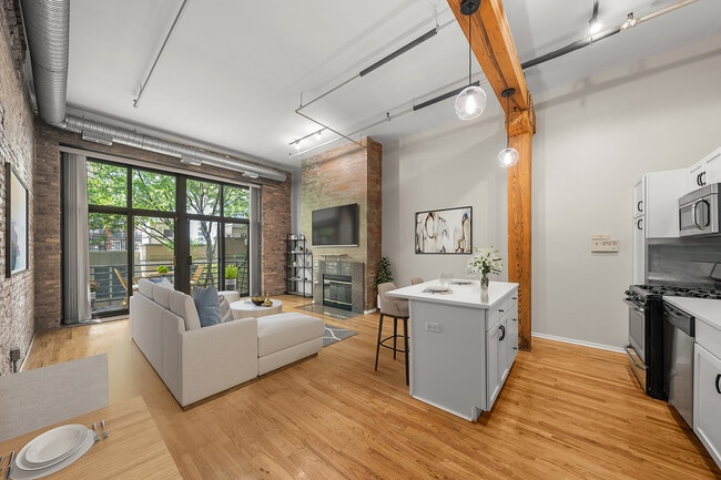 Living Room View 2 - 1525 S Michigan Ave