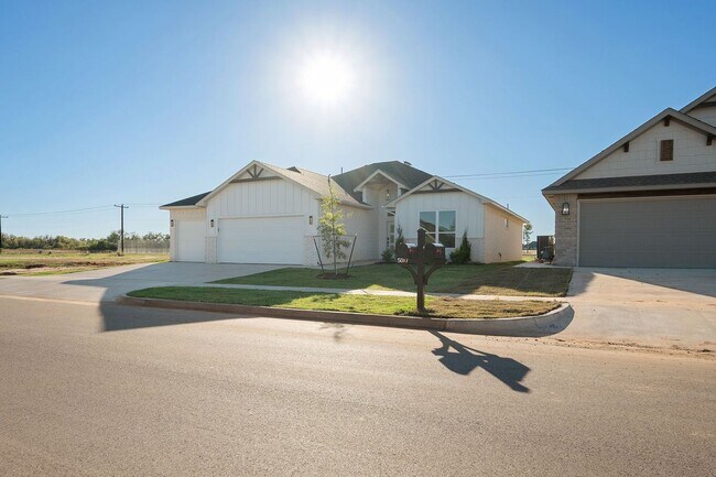 Foto del edificio - 5017 Misty Wood Ln