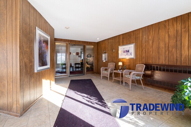 Building Photo - 255 Westview Dr