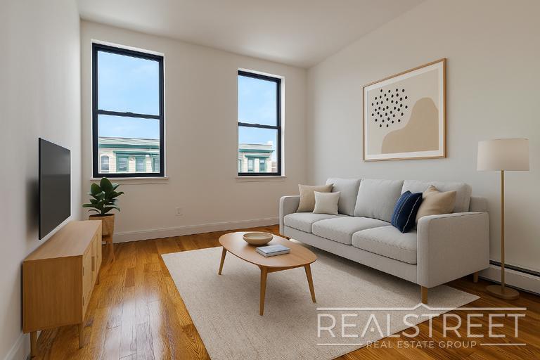 Primary Photo - Just in! Well Priced 1 Bed in Bedstuy!