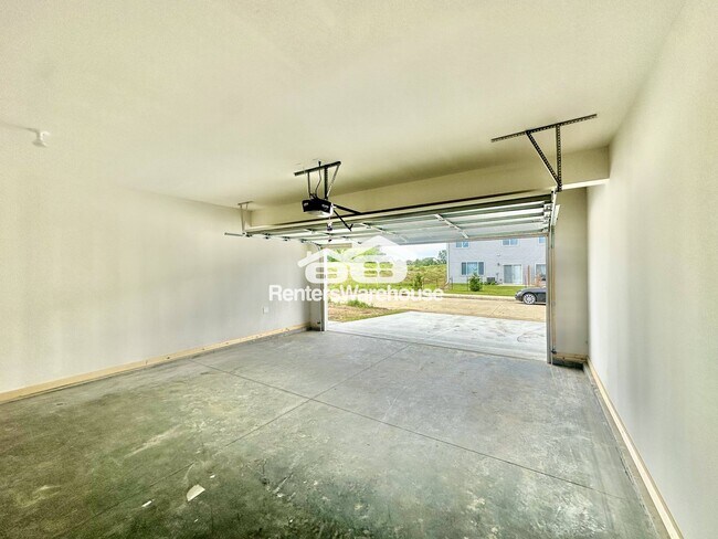 Foto del edificio - 7000 Lake Hill Dr