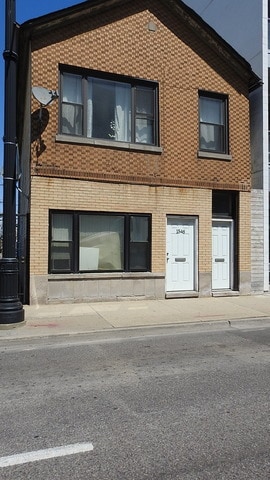 Building Photo - 1546 W North Ave