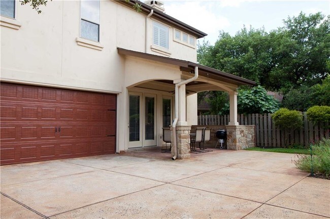 Building Photo - 101 Hazeltine Ct