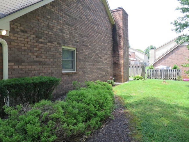 Building Photo - 452 Eagle Brook Dr