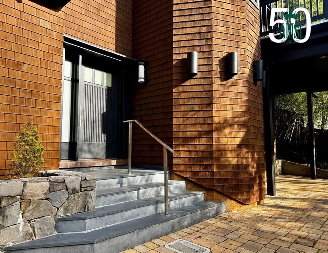 Foto del edificio - Private. Polished. Perfectly Larkspur.