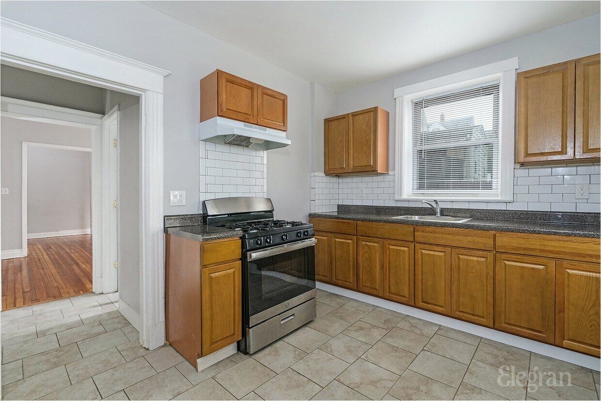 Primary Photo - 330 N Terrace Ave