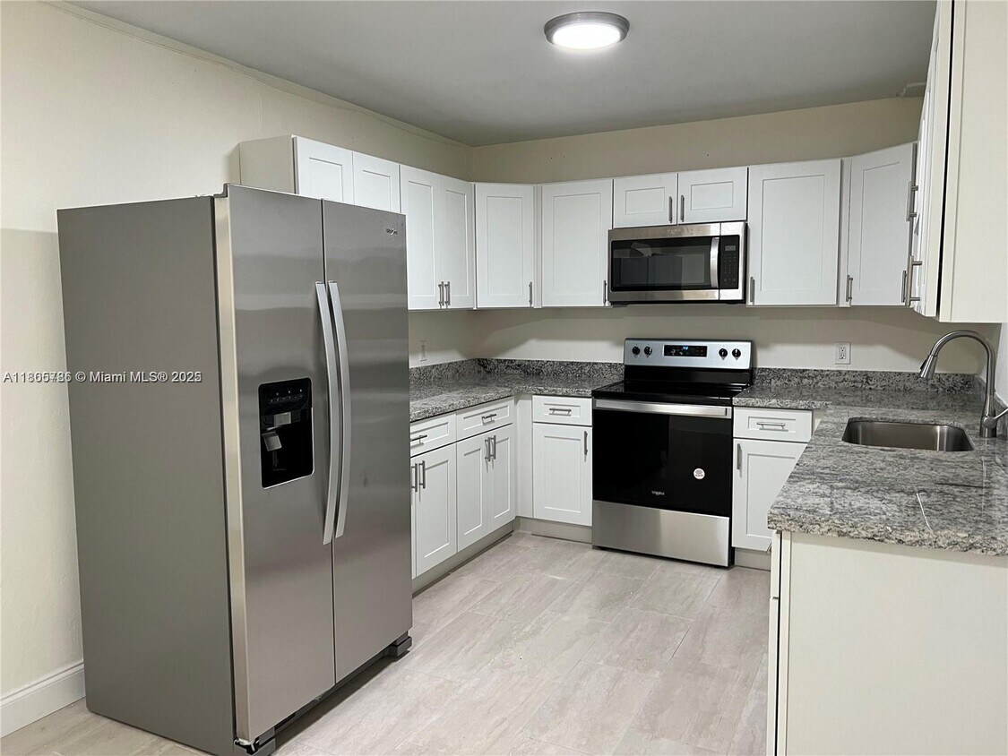 Foto principal - 597 NE 121st St