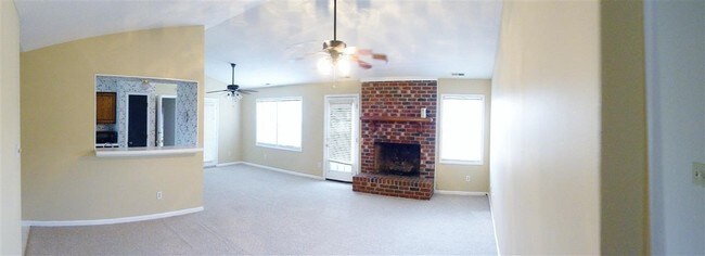 Building Photo - 400 Raintree Rd