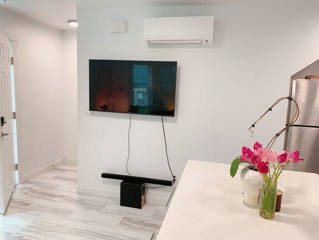 Foto del edificio - Oceanside Properties 818 LLC, 828 N Garden St