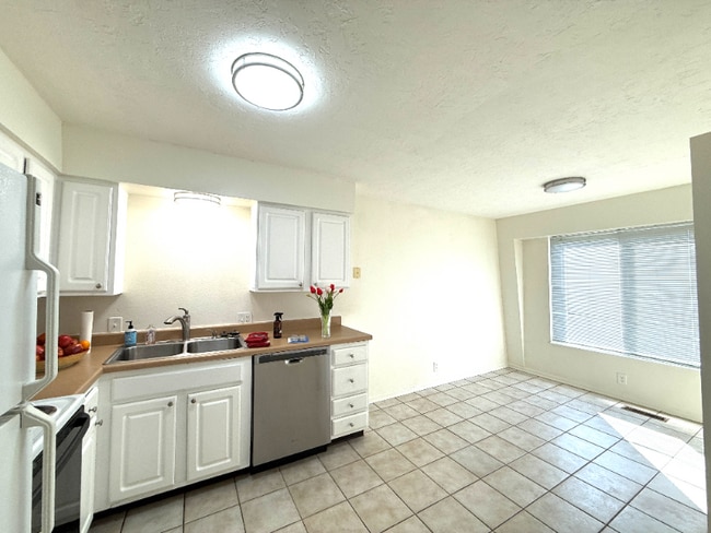 Photo - 4570 S 200 E Apartment
