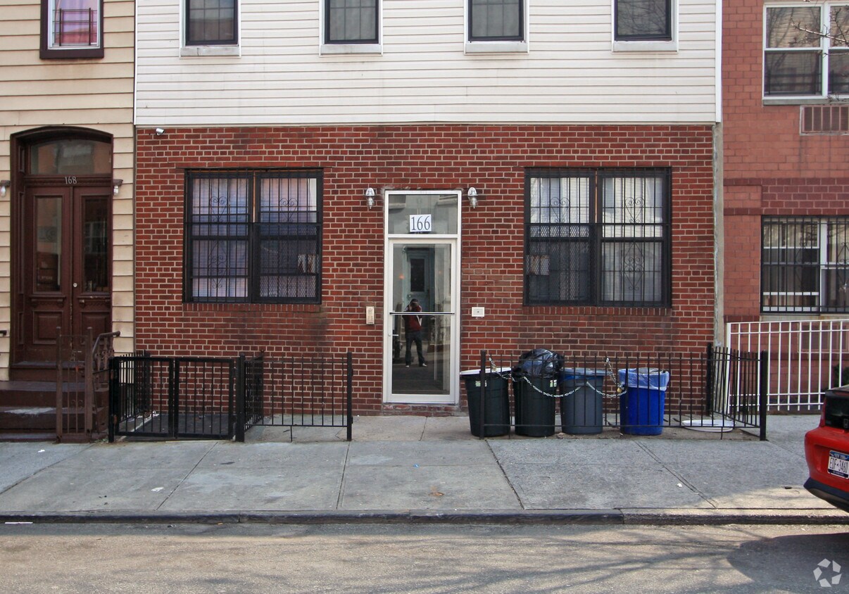 Building Photo - 166 Harman St