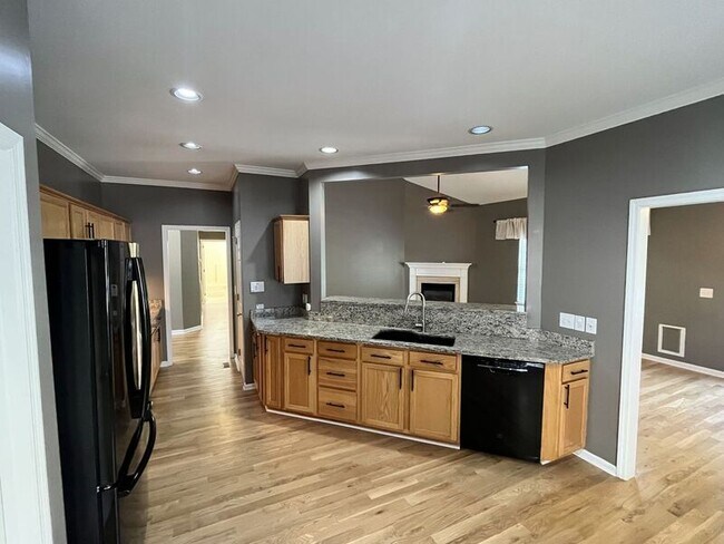 Building Photo - 4844 Peninsula Pointe Dr