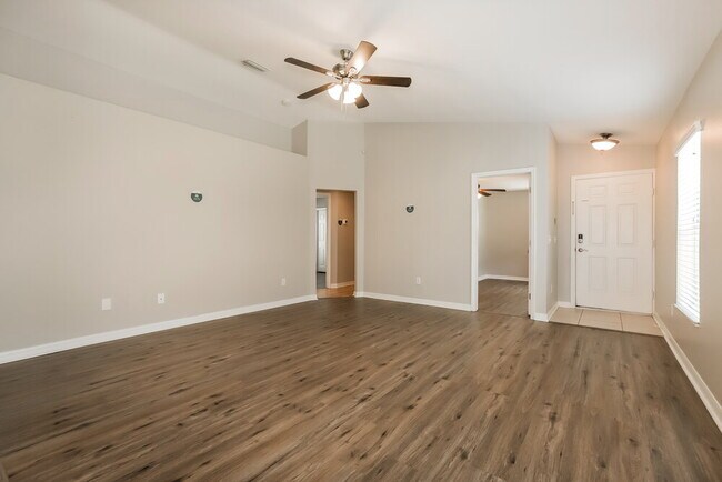 Foto del edificio - 906 Larwood Pine Dr