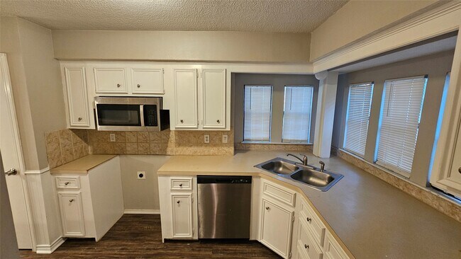 Foto del edificio - 2827 Thorne Creek Ln