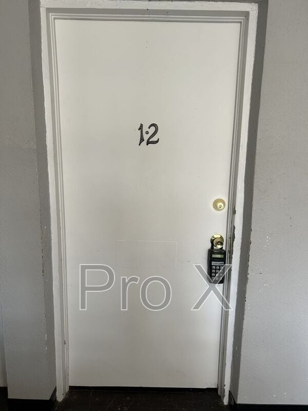 Foto del edificio - 126 E 13th St