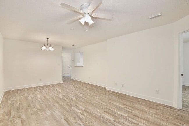 Building Photo - Spacious 3/2 Condo with a Cover Patio Area...