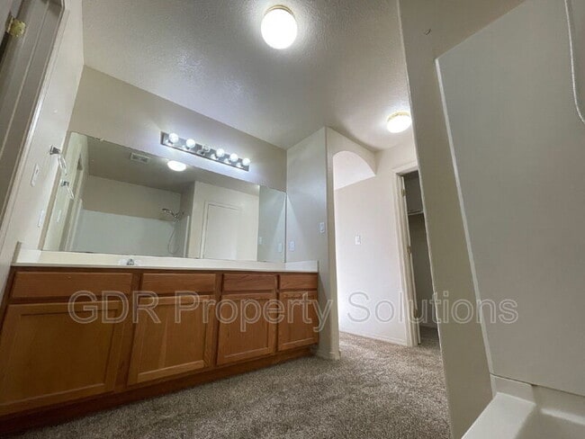 Building Photo - 716 Mesa Del Rio St NW