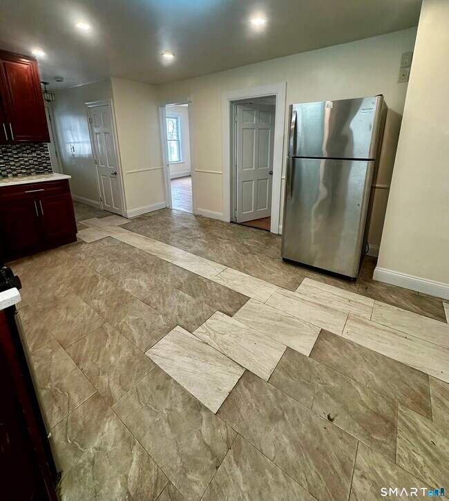 Building Photo - 147 Helen St